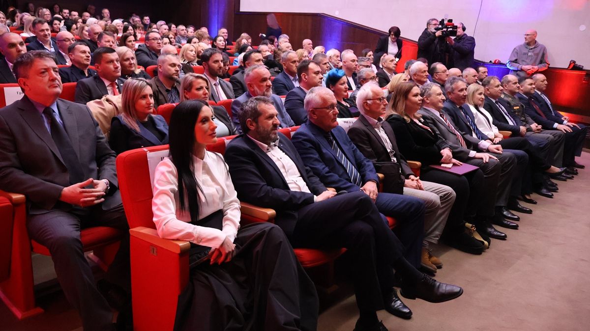 СВЕЧАНА АКАДЕМИЈА