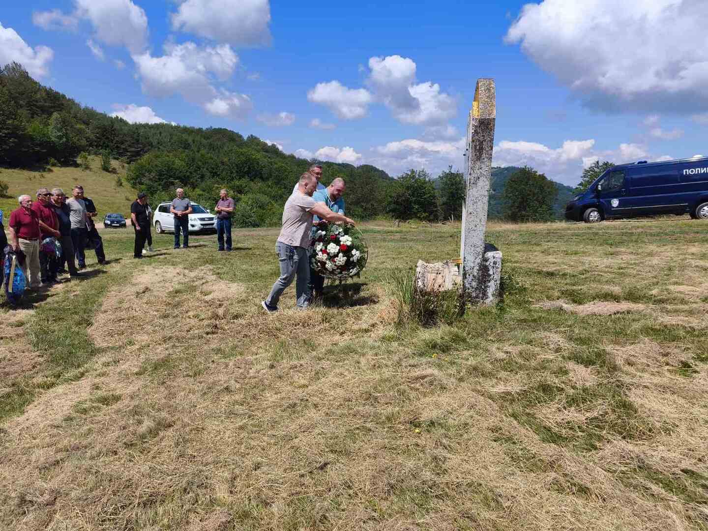 ПОЛАГАЊЕ ВЕНЦА ПАЛИМ БОРЦИМА НА ПЕТРОВОЈ ГОРИ